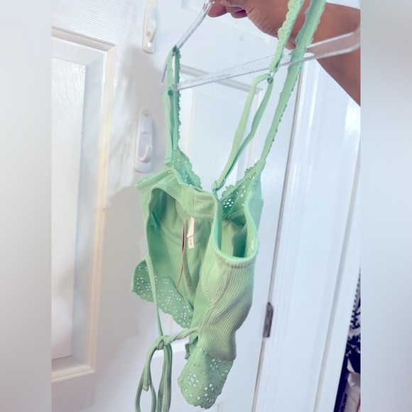 🚨🚨SOLD ON LIVE SHOW🚨🚨 ONE PIECE BRA/LETTE TOP - Picture 4 of 8